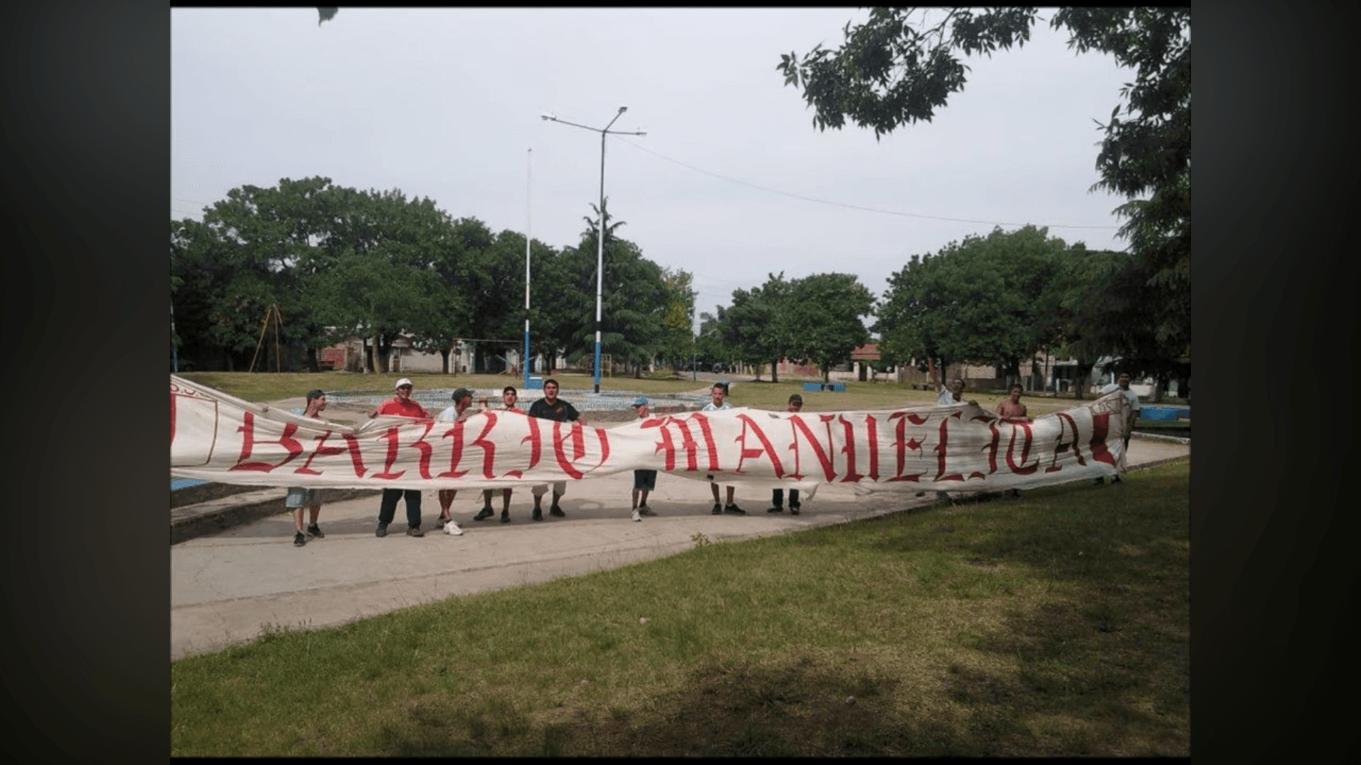 Bandera de la hinchada de Juventud Unida conservada en el archivo fotografico.